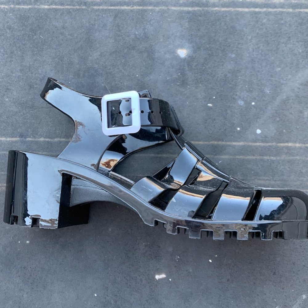 Black jelly sandals